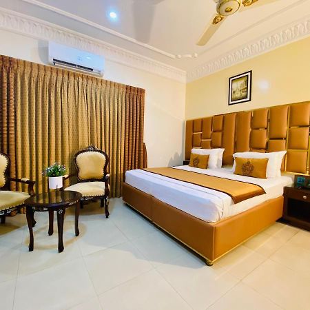 World Inn Hotel Karacsi Kültér fotó