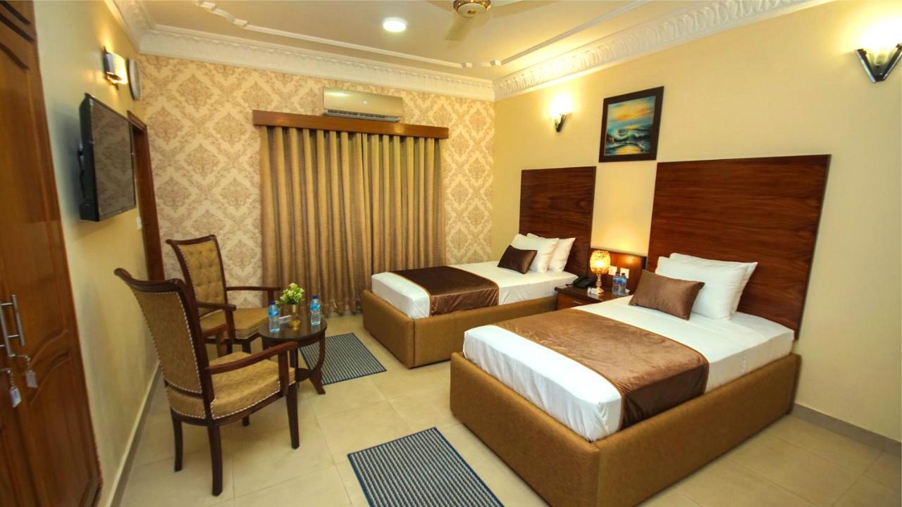 World Inn Hotel Karacsi Kültér fotó