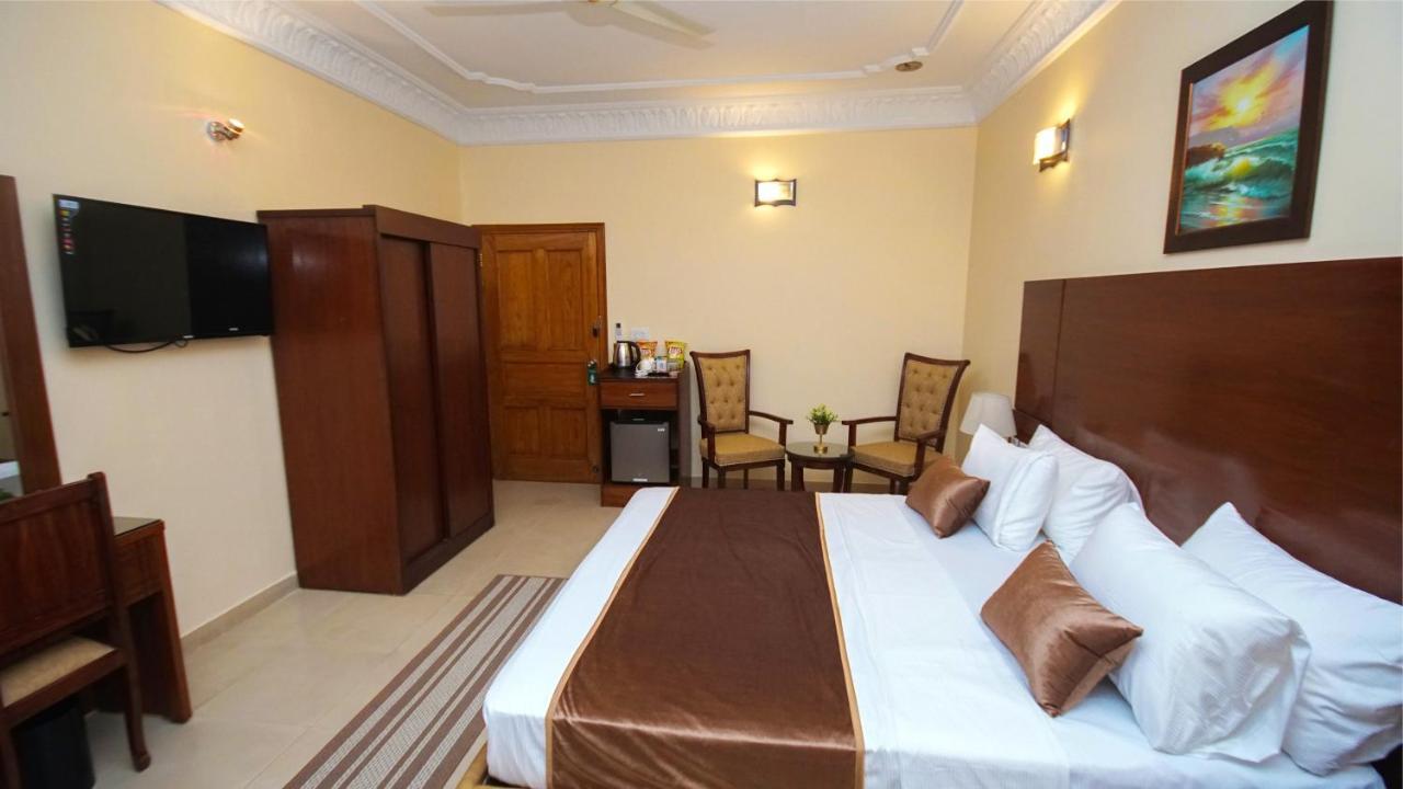 World Inn Hotel Karacsi Kültér fotó