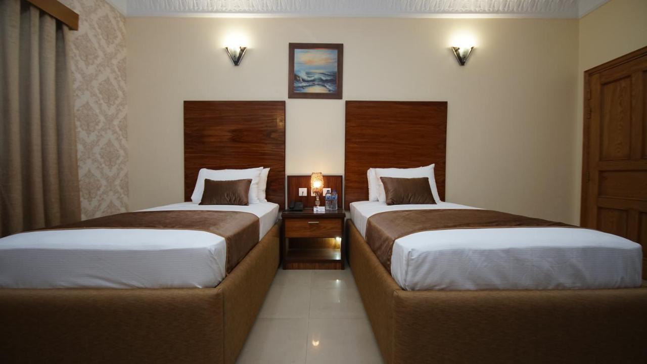 World Inn Hotel Karacsi Kültér fotó