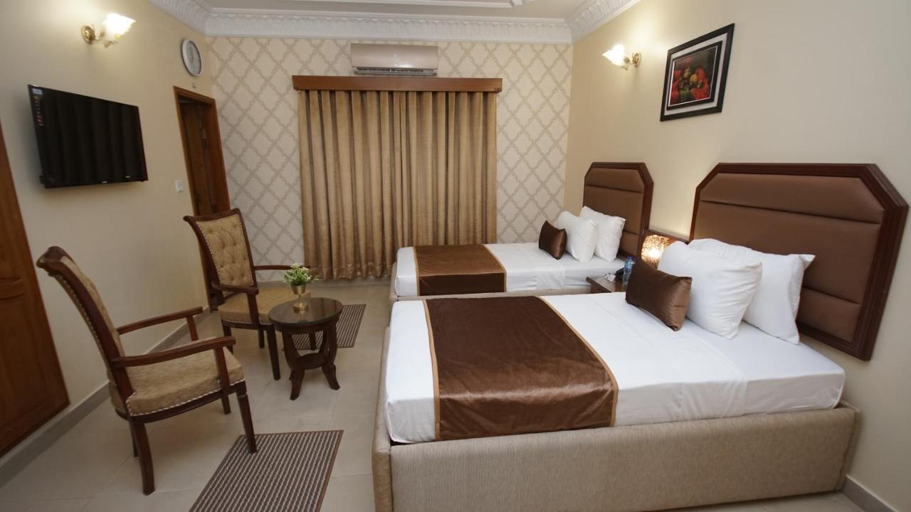World Inn Hotel Karacsi Kültér fotó