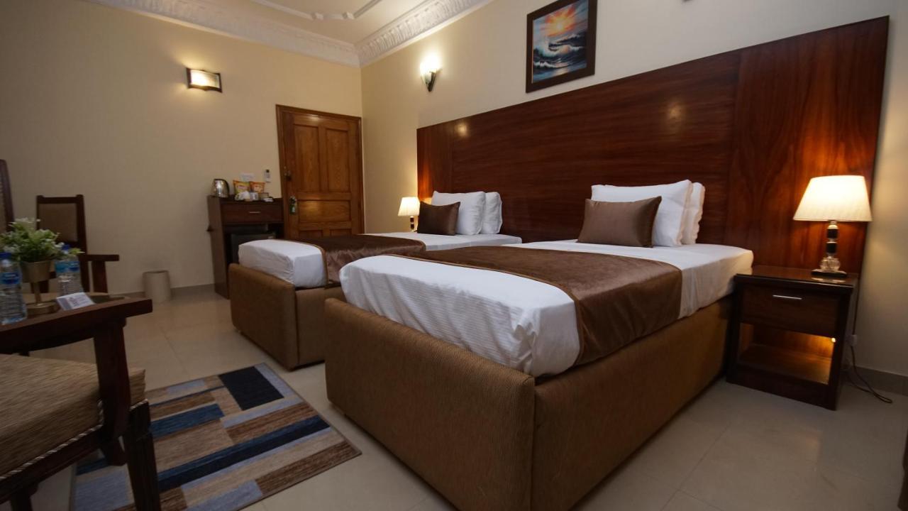 World Inn Hotel Karacsi Kültér fotó