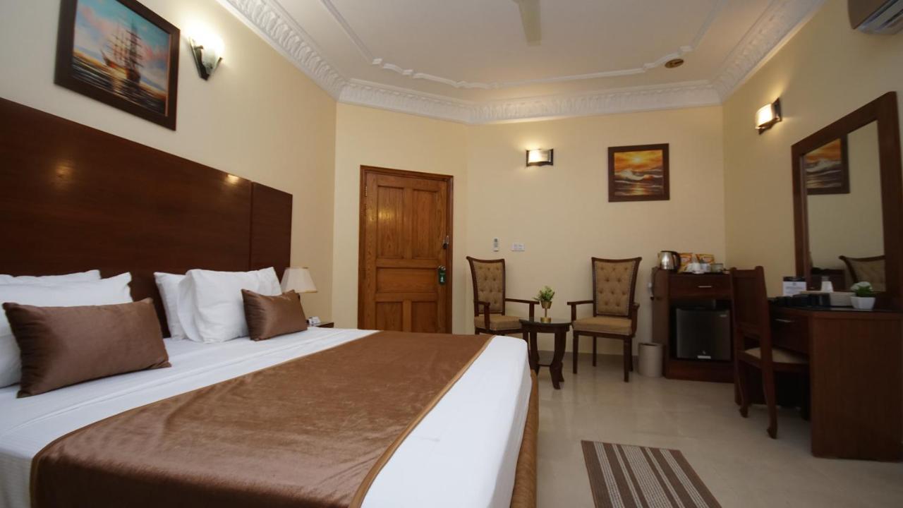World Inn Hotel Karacsi Kültér fotó