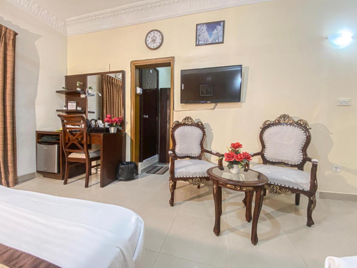 World Inn Hotel Karacsi Kültér fotó