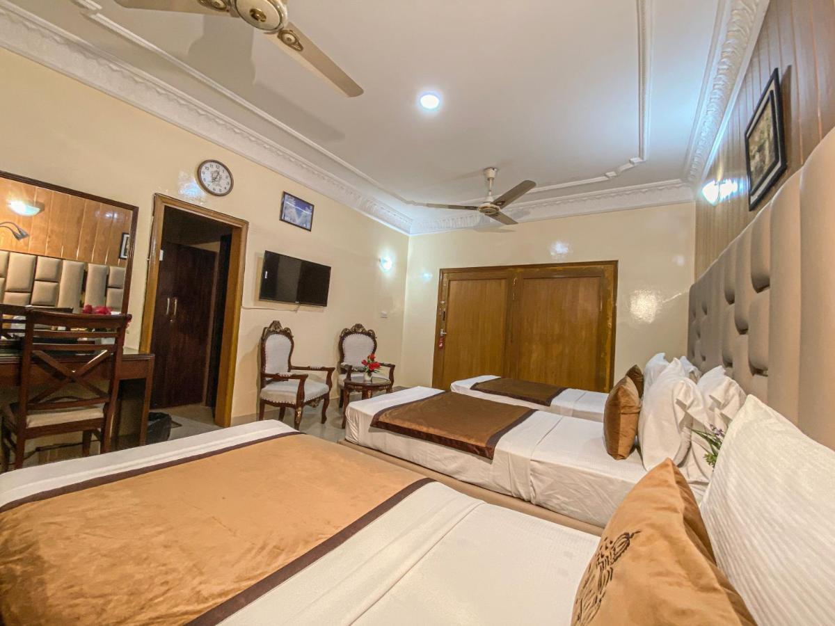 World Inn Hotel Karacsi Kültér fotó