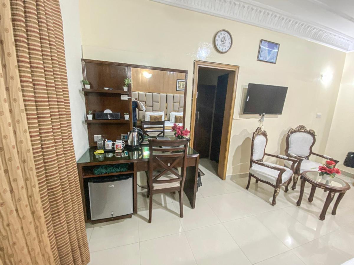 World Inn Hotel Karacsi Kültér fotó