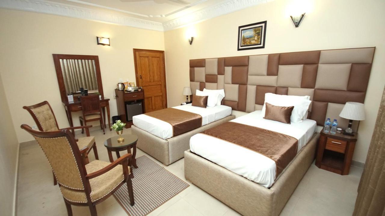 World Inn Hotel Karacsi Kültér fotó